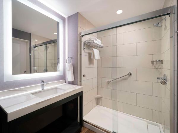 Hyatt House LAX Century Blvd : photo 3 de la chambre king studio suite with kitchen and sofa bed