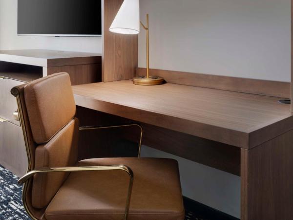 Hyatt Place LAX/Century BLVD : photo 1 de la chambre suite 1 chambre lit king-size avec canapé-lit