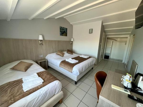 Hôtel Les Arcades : photo 5 de la chambre chambre triple standard