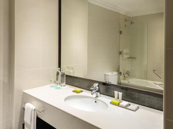 Le Meridien Mina Seyahi Beach Resort & Waterpark : photo 6 de la chambre hébergement club avec 1 lit king-size, petit-déjeuner, happy hour et goûter - vue sur horizon