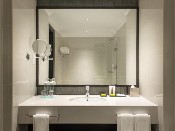 Le Meridien Mina Seyahi Beach Resort & Waterpark : photo 7 de la chambre hébergement lit king-size deluxe - vue sur horizon