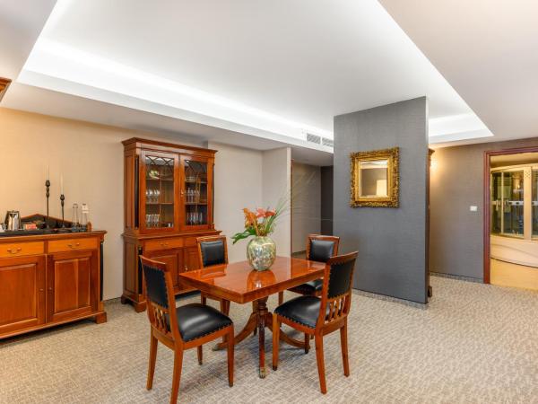 Hotel Divinus : photo 10 de la chambre suite royale