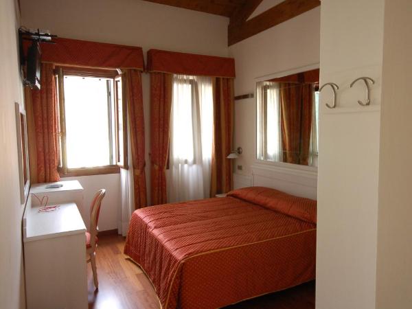 Casanova Fourrooms : photo 8 de la chambre chambre double ou lits jumeaux avec salle de bains privative