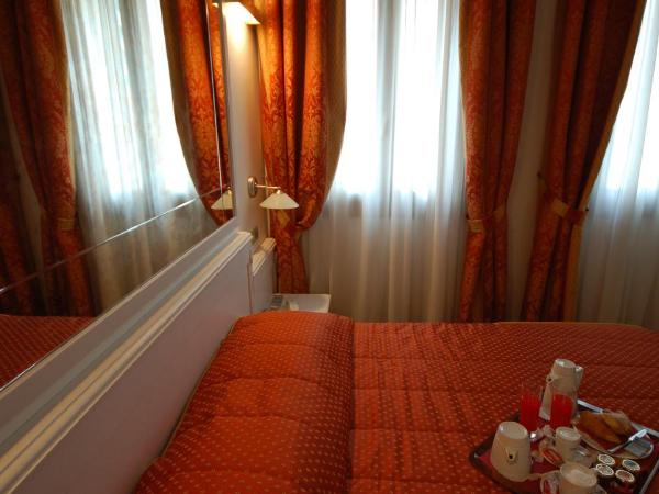 Casanova Fourrooms : photo 5 de la chambre chambre double ou lits jumeaux avec salle de bains privative