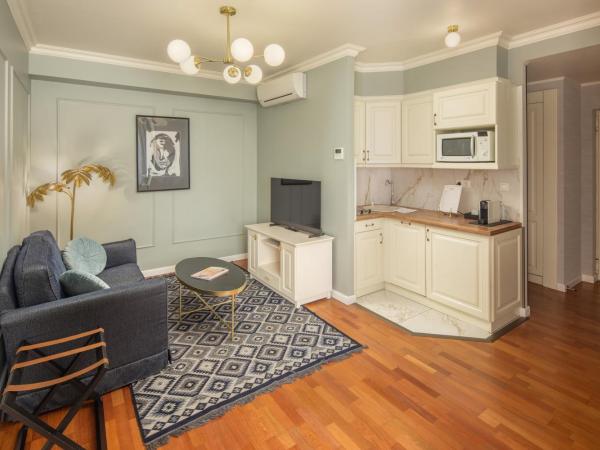 Queen's Court Hotel & Residence : photo 7 de la chambre suite supérieure lit king-size