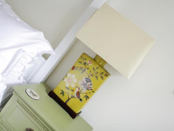 Grays Boutique B&B : photo 9 de la chambre chambre de luxe avec lit à baldaquin
