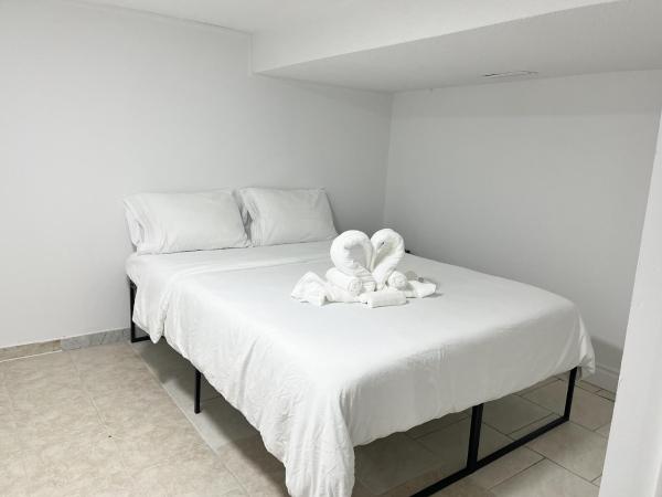 Tidy Private Rooms with Full Kitchen : photo 1 de la chambre chambre double avec salle de bains privative