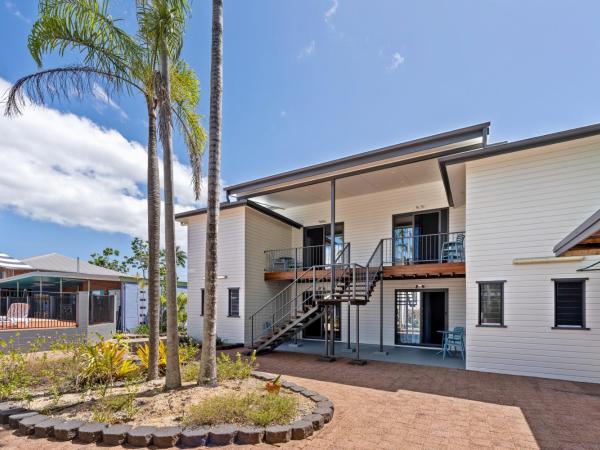 Caravella Backpackers : photo 5 de la chambre chambre double/lits jumeaux supérieure avec salle de bains privée