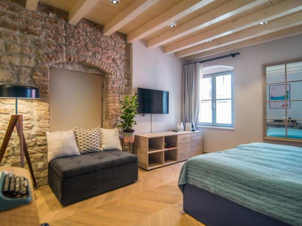 The Melegran : photo 8 de la chambre deluxe double room with external access (2 adults + 1 child)