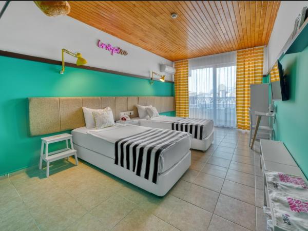 Anjeliq Downtown Boutique Hotel : photo 2 de la chambre chambre double standard - vue latérale sur mer