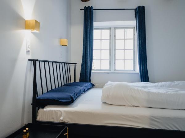 Capsule Hotel Nyhavn63 : photo 1 de la chambre chambre double avec salle de bains commune