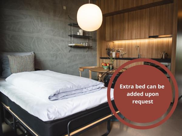 Hotel GUESTapart : photo 5 de la chambre chambre triple avec balcon