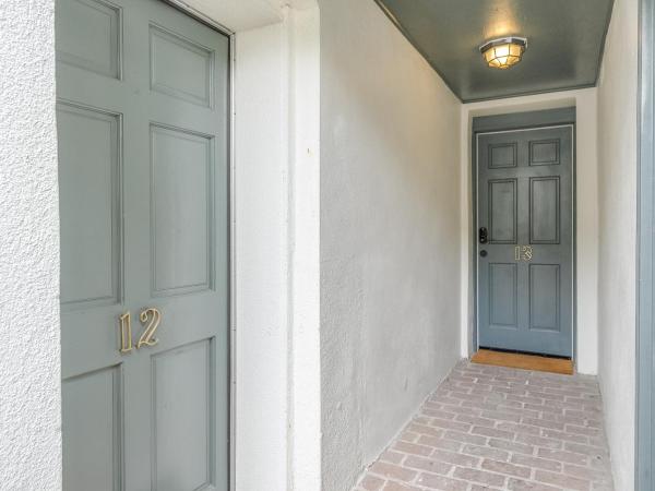 Bellwether House : photo 1 de la chambre chambre lit king-size avec baignoire spa