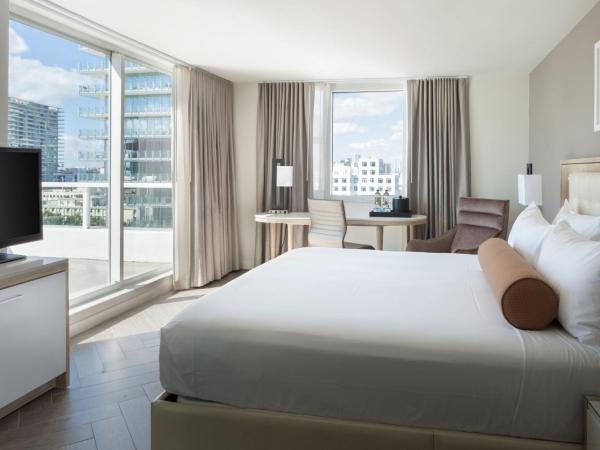 Marriott Stanton South Beach : photo 4 de la chambre chambre lit king-size adaptée aux personnes malentendantes - vue sur horizon