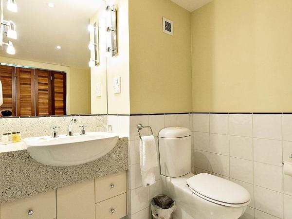 VR Rotorua Lake Resort : photo 6 de la chambre chambre lit king-size - vue sur lac