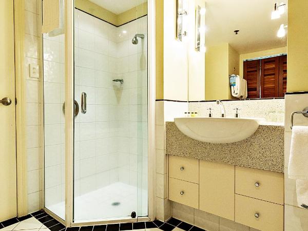 VR Rotorua Lake Resort : photo 4 de la chambre chambre lit king-size - vue sur lac