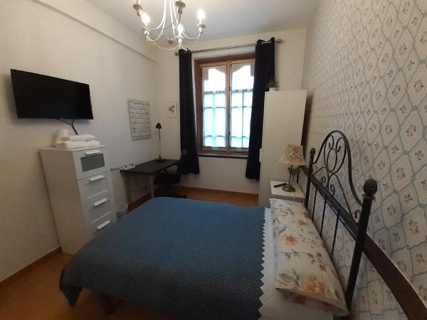 Uría 25 rooms : photo 2 de la chambre chambre simple avec salle de bains privative