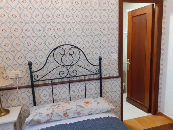 Uría 25 rooms : photo 10 de la chambre chambre simple avec salle de bains privative