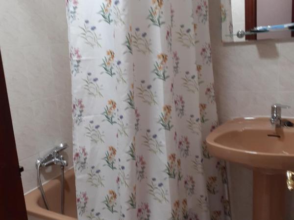 Uría 25 rooms : photo 6 de la chambre chambre simple avec salle de bains privative