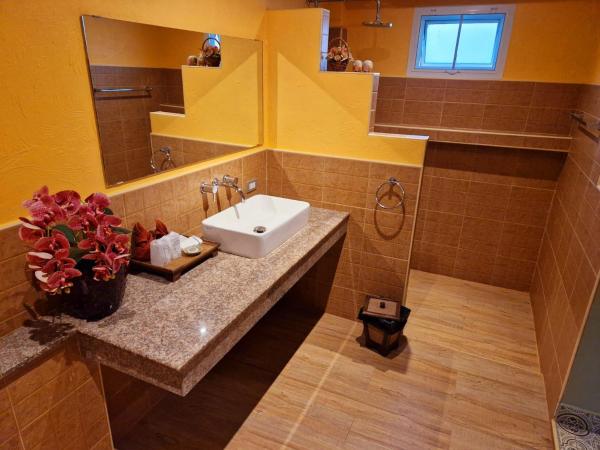 Phoo Na Resort : photo 5 de la chambre bungalow avec terrasse