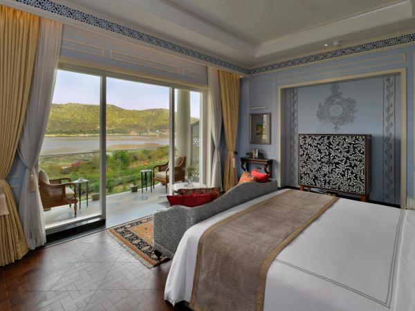 Raffles Udaipur : photo 5 de la chambre flamingo signature room with balcony king bed - 15% discount on food & soft beverage and spa, 4 pieces laundry once per stay