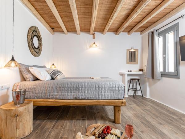 Naxos Finest Hotel & Villas : photo 3 de la chambre deluxe suite with garden view & private hot tub