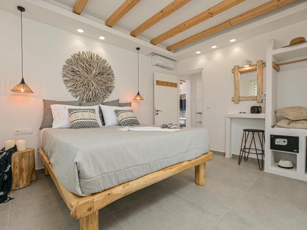 Naxos Finest Hotel & Villas : photo 2 de la chambre superior suite with pool view & private hot tub