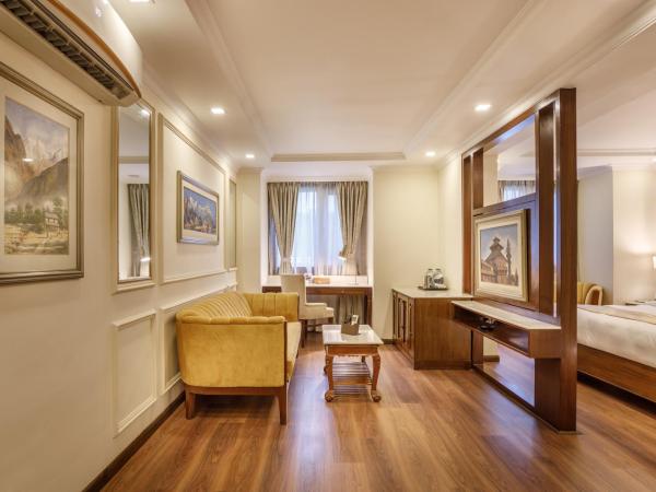 Hotel Shanker-Palatial Heritage Kathmandu : photo 10 de la chambre heritage suite - free airport transfers, early check-in & late check-out by 2 hrs