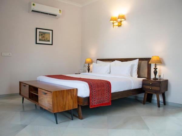 Naila Kothi - A Luxury Boutique Royal Suites in Jaipur : photo 8 de la chambre suite lit king-size avec balcon