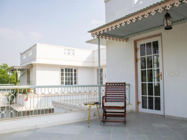 Naila Kothi - A Luxury Boutique Royal Suites in Jaipur : photo 10 de la chambre suite lit king-size avec balcon