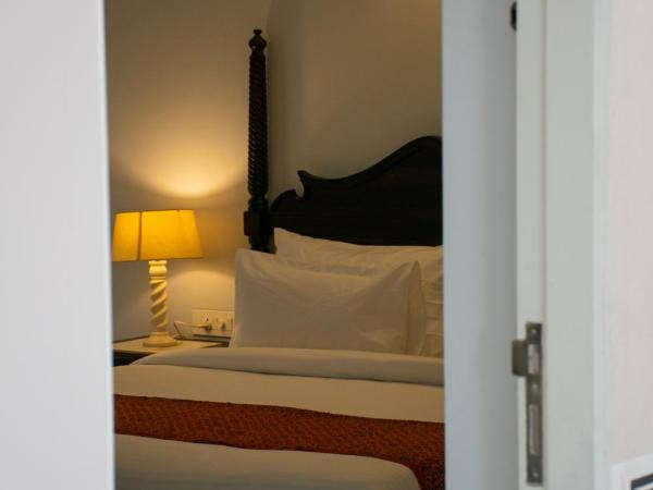 Naila Kothi - A Luxury Boutique Royal Suites in Jaipur : photo 6 de la chambre suite lit king-size avec balcon