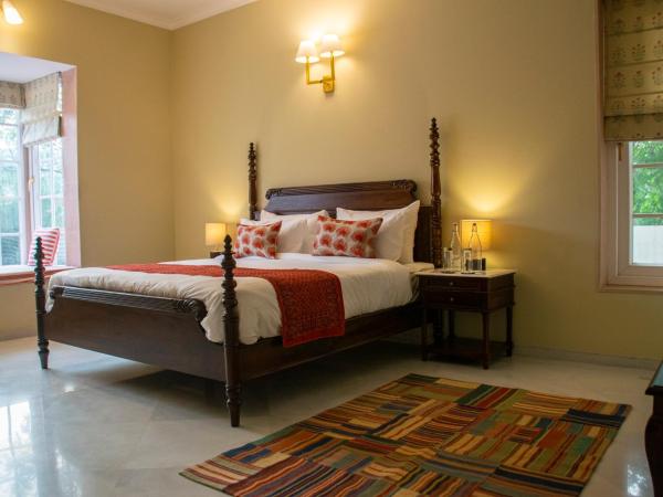 Naila Kothi - A Luxury Boutique Royal Suites in Jaipur : photo 8 de la chambre chambre lit king-size - vue sur jardin