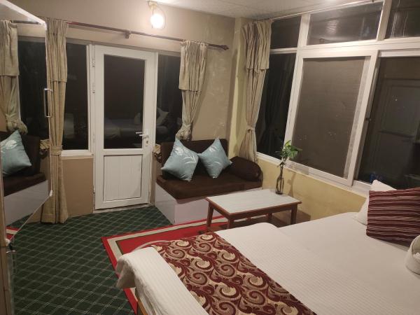 Hotel High Ground Inn Sarangkot : photo 9 de la chambre chambre double deluxe avec balcon