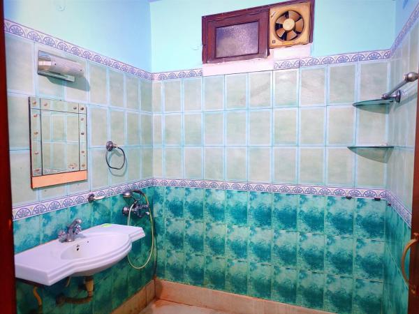 Gurmehar's Residence : photo 4 de la chambre chambre double avec salle de bains privative