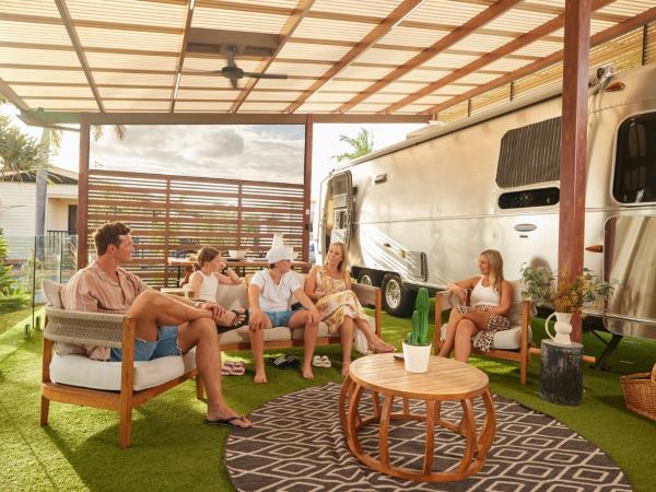 Brisbane Holiday Village : photo 5 de la chambre airstream caravan glamping