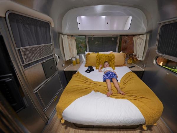 Brisbane Holiday Village : photo 8 de la chambre airstream caravan glamping