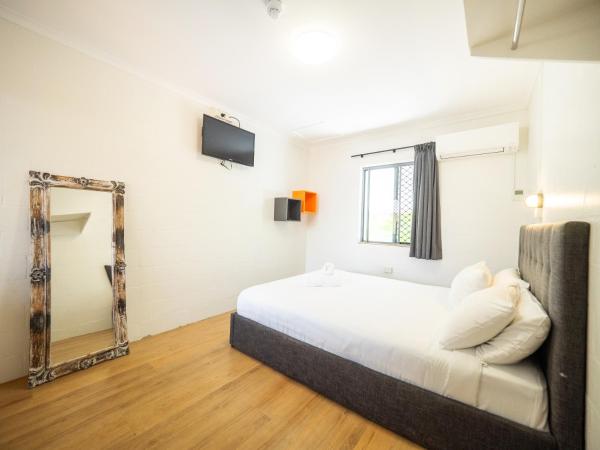 YHA Cape Byron, Byron Bay : photo 3 de la chambre chambre lit queen-size avec salle de bains commune