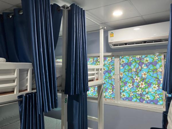 Nacha Hostel, Koh Phi Phi, Krabi. THAILAND : photo 7 de la chambre lit simple dans dortoir de 10 lits