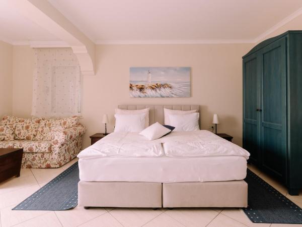 Hotel Abalone : photo 6 de la chambre studio avec canapé-lit et balcon