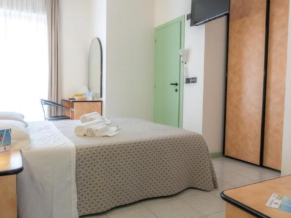 Hotel Nobel : photo 2 de la chambre chambre quadruple avec balcon