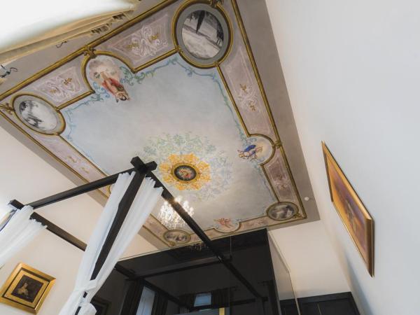 King Kresimir Heritage Hotel : photo 2 de la chambre chambre ancienne