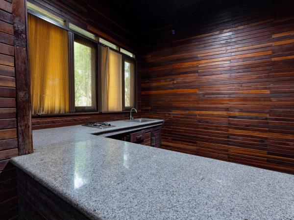 RedDoorz Resort @ Taman Wisata Mangrove : photo 6 de la chambre chambre double