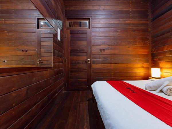 RedDoorz Resort @ Taman Wisata Mangrove : photo 6 de la chambre chambre familiale
