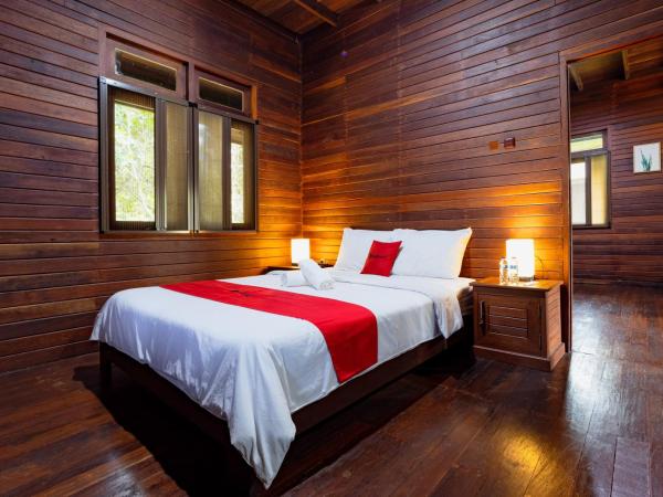 RedDoorz Resort @ Taman Wisata Mangrove : photo 2 de la chambre chambre familiale