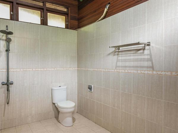 RedDoorz Resort @ Taman Wisata Mangrove : photo 4 de la chambre suite