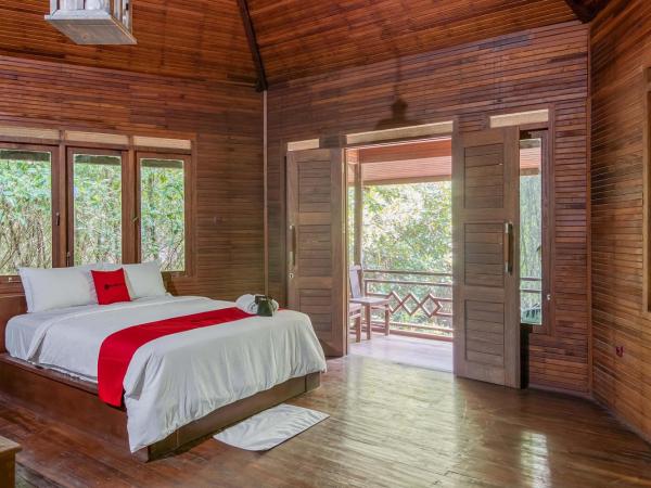 RedDoorz Resort @ Taman Wisata Mangrove : photo 1 de la chambre suite
