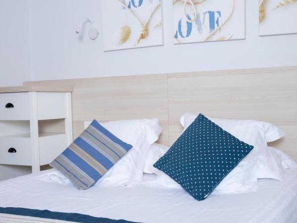 Hotel La Ciotat - A deux pas de l'eau : photo 8 de la chambre appartement 1 chambre avec terrasse