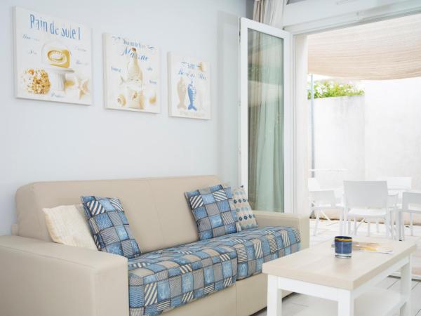 Hotel La Ciotat - A deux pas de l'eau : photo 2 de la chambre appartement supérieur 1 chambre avec terrasse