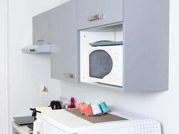 Hotel La Ciotat - A deux pas de l'eau : photo 9 de la chambre appartement 2 chambres en duplex - morgana