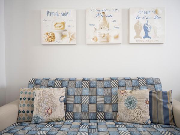 Hotel La Ciotat - A deux pas de l'eau : photo 2 de la chambre appartement 1 chambre - vue sur mer